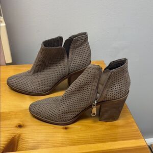 DV by Dolce Vita Khaki Ankle Booties with Chunky Heel - Stacked Heeled Boots 7.5